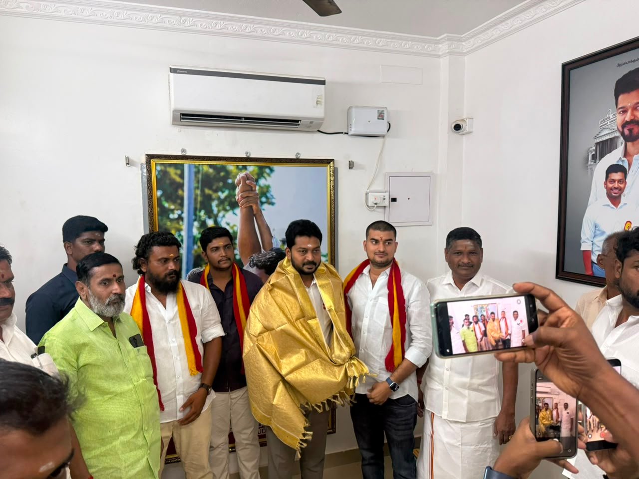 டாக்டர் டி கே பிரபு முன்னிலையில் தவெகவில் இணைந்த வழக்கறிஞர் திருமலைச்செல்வன்