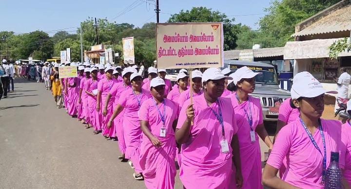 உலக மக்கள் தொகை தினத்தை முன்னிட்டு சிவகங்கை மாவட்ட நிர்வாகம் மற்றும் சுகாதாரத் துறை சார்பில் விழிப்புணர்வுப் பேரணி