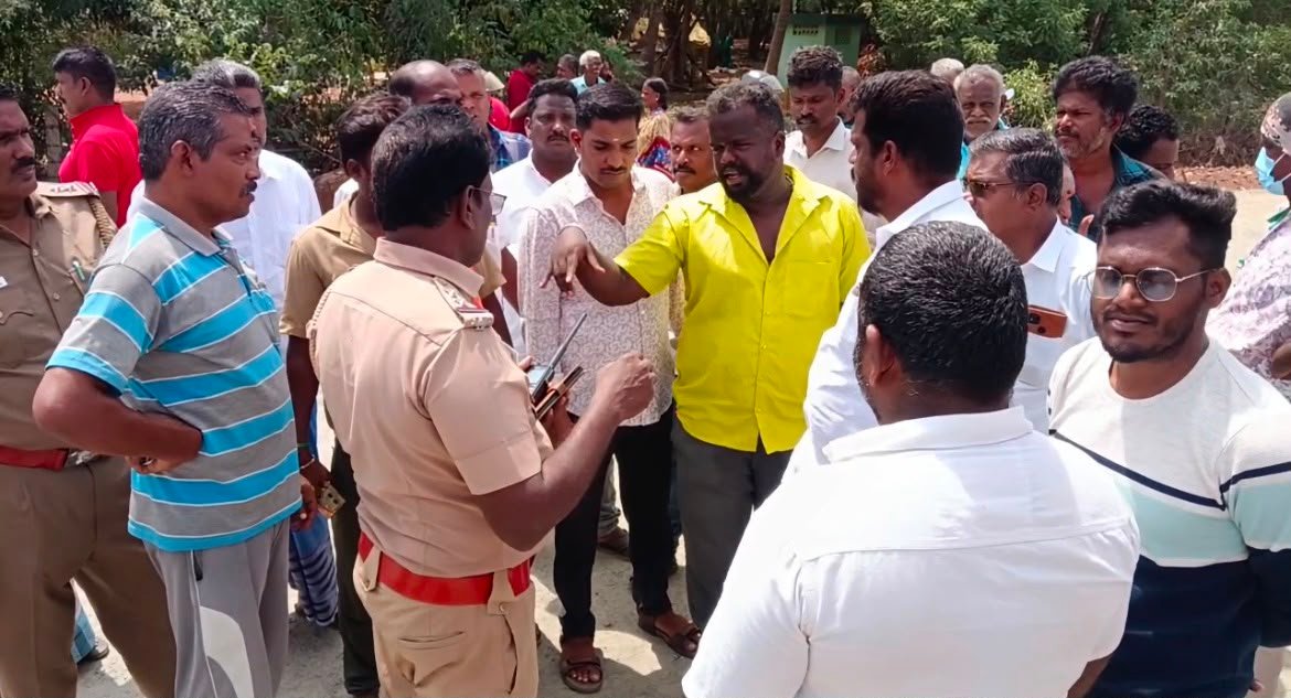 அடிப்படை வசதிகள் கேட்டு சாலை மறியல்: இளையான்குடி&ndash;சிவகங்கை நெடுஞ்சாலையில் போக்குவரத்து பாதிப்பு