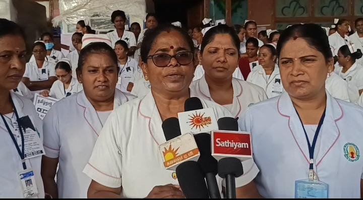 சிவகங்கை அரசு மருத்துவமனை முன்பு செவிலியர்கள் குரல்முழக்க போராட்டம்
