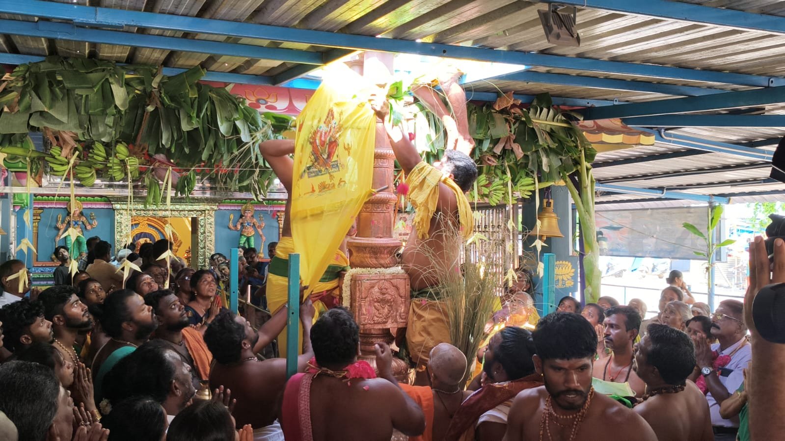 சிவகங்கை பிள்ளைவயல் காளியம்மன் கோயிலில் 72-வது ஆண்டு பூச்சொரிதல் விழா துவக்கம்