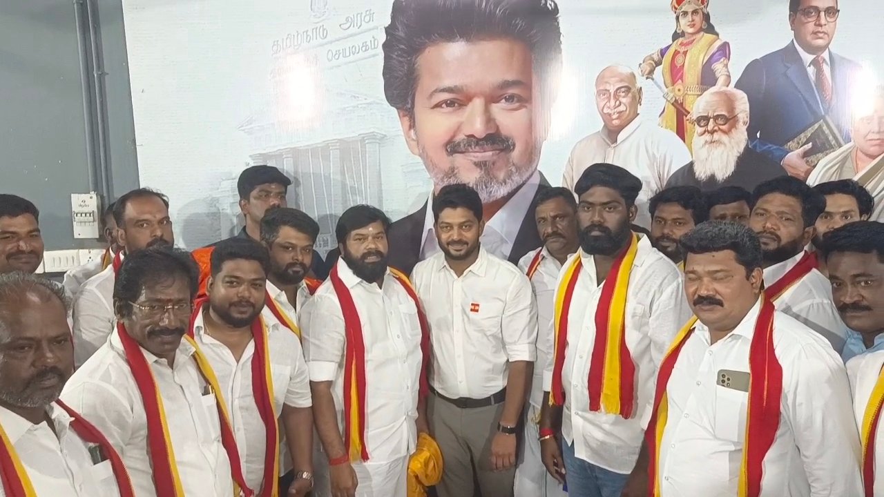 காரைக்குடியில் அமைச்சர் டி.கே பிரபு முன்னிலையில் இணைந்த ஓபிஎஸ் அணியினர்
