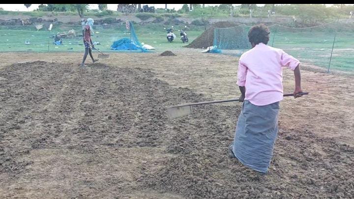 மாட்டுச் சாணம் விற்று வாழ்வாதாரம்; கேரளா வரை செல்லும் சிவகங்கை கீதாரிகளின் உழைப்பு!"